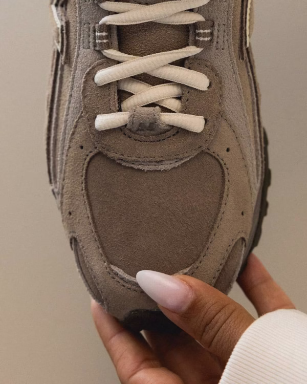 New Balance 204L Sneakers