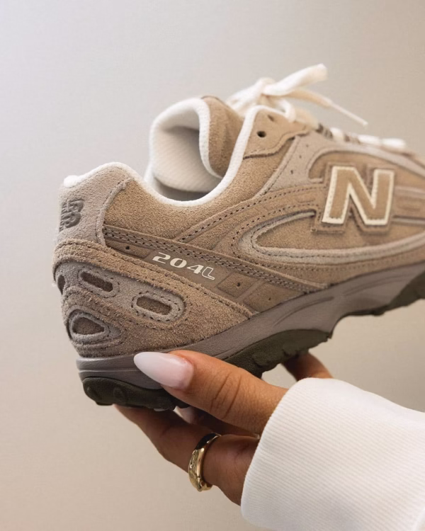 New Balance 204L Sneakers