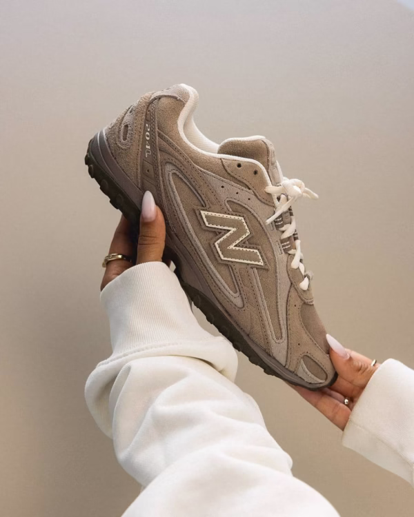 New Balance 204L Sneakers