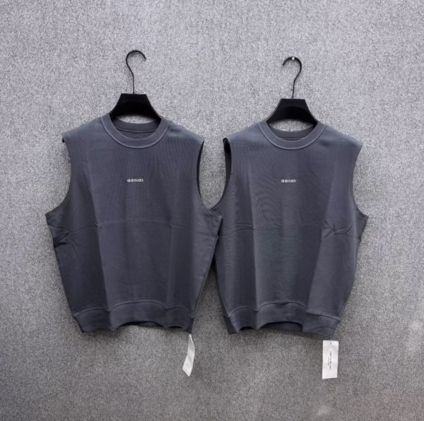 SLEEK ESSENTIAL SLEEVELESS TOP