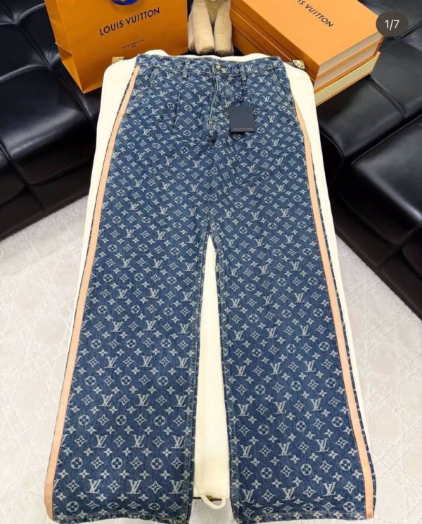 -5928991989384809335_121 LV SIGNATURE LUXE DENIM JEANS