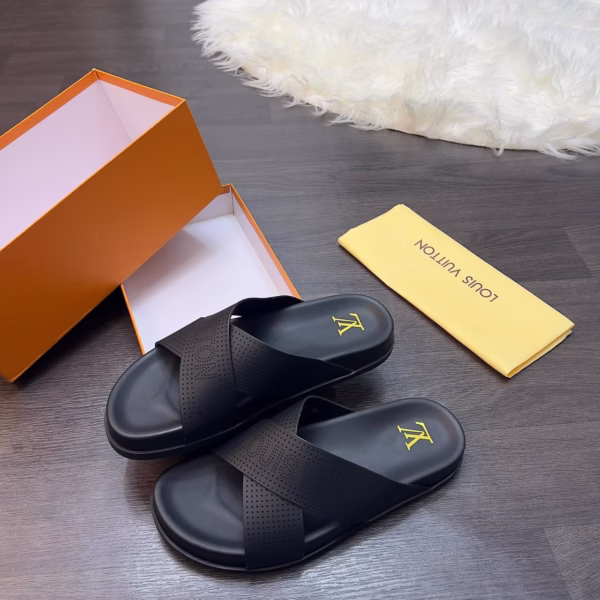 LOUIS VUITTON LEATHER PAM