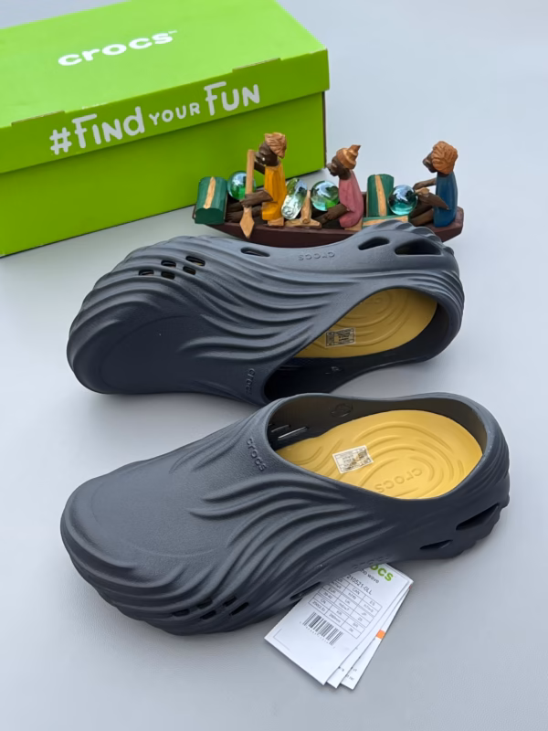 a1a02787-950c-410b-bbb3-3faec5fe80b7 Echo Wave Crocs