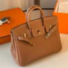 5de6d581-81a3-42c5-840e-c285360b6b9b Classic Hermes Style Bag