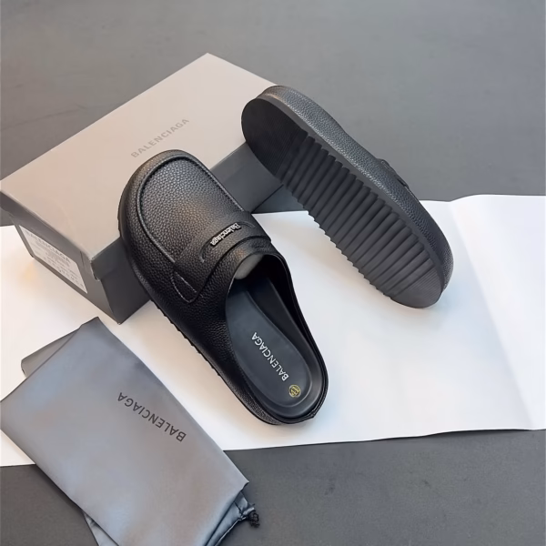 Closed-Toe Comfort Mule