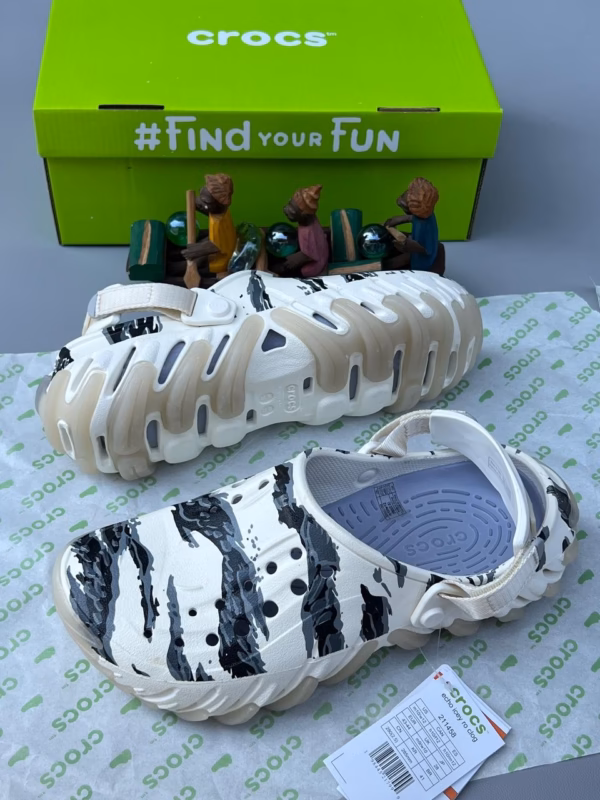 aedc8f8f-e42f-47a7-b9b7-fd813115f691 Crocs Echo Clog