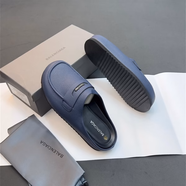 Closed-Toe Comfort Mule