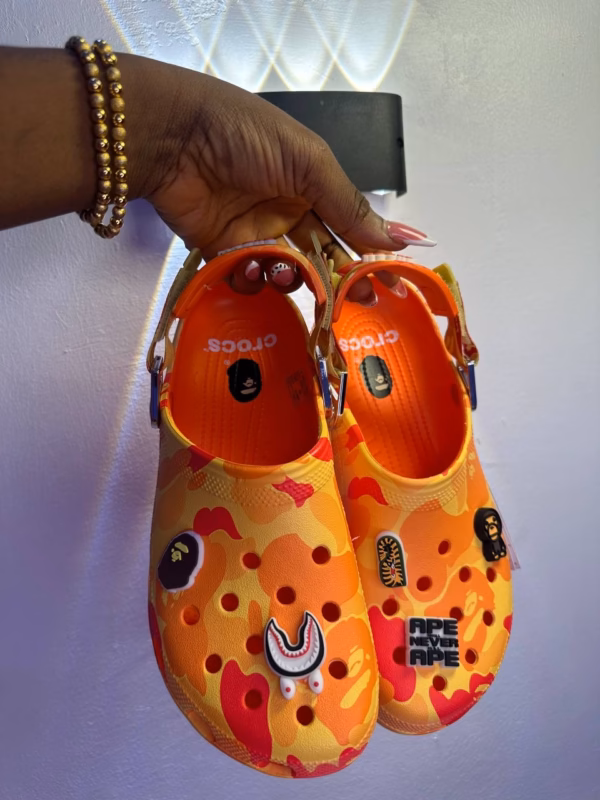 b3eb5312-61fa-4461-a4a5-01e0ffb152d5 Orange Camo Charm Clogs