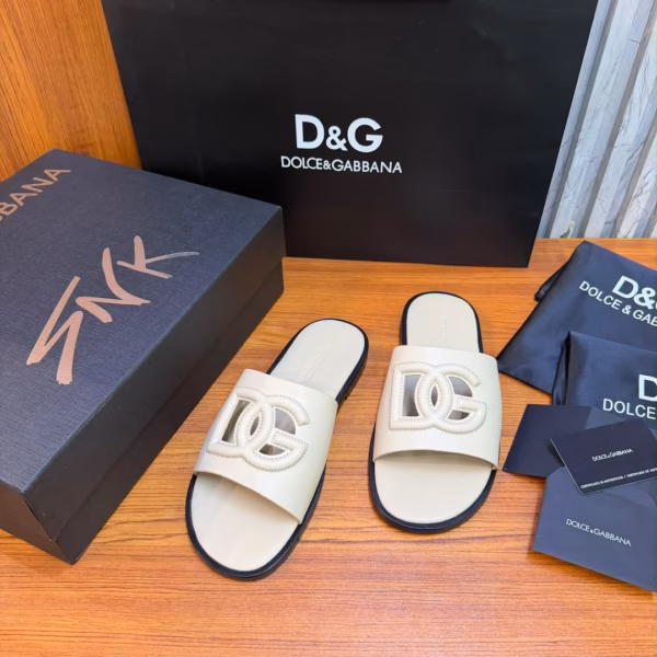 e0e7b46f-9057-42f7-ba80-5dee0266e868 Monogram Comfort Slides